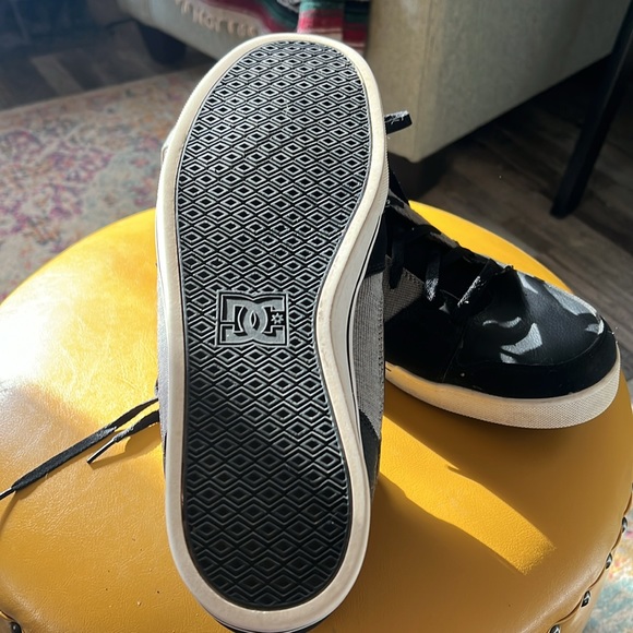 Mens DC skateboarding runners - Picture 3 of 6